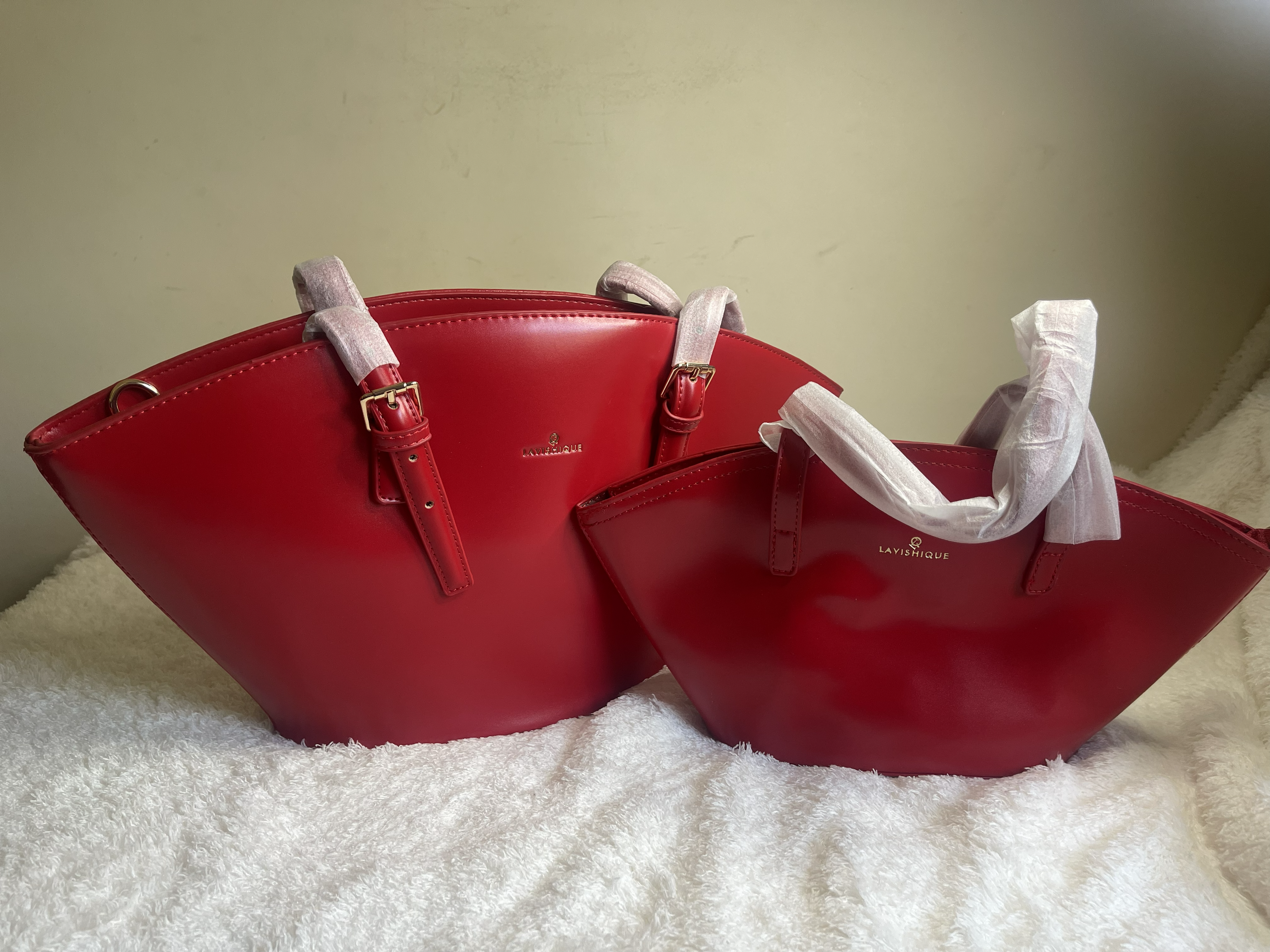 Large Fan-Shaped Leather Tote Bag for Women - Elegant Work and Travel Handbag
